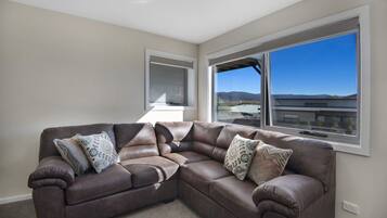 Rumah, 2 kamar tidur | Area keluarga | TV layar datar