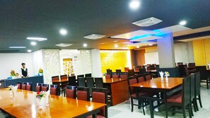 Breakfast, lunch, dinner served; Indian cuisine