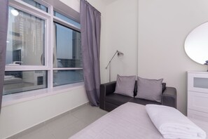 Iron/ironing board, free WiFi - City Nights - Lake City Tower (Dubai)