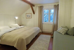 Individually decorated, individually furnished, iron/ironing board - Mesnabakken pensjonat (Ringsaker)