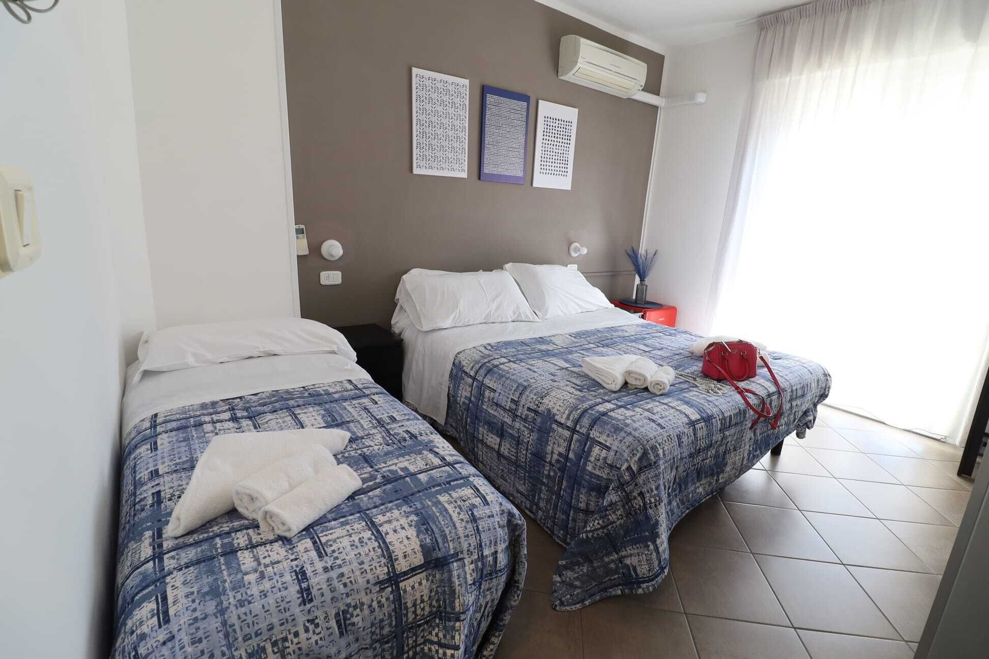 classic triple room | 1 bedroom, desk, free wifi, bed sheets