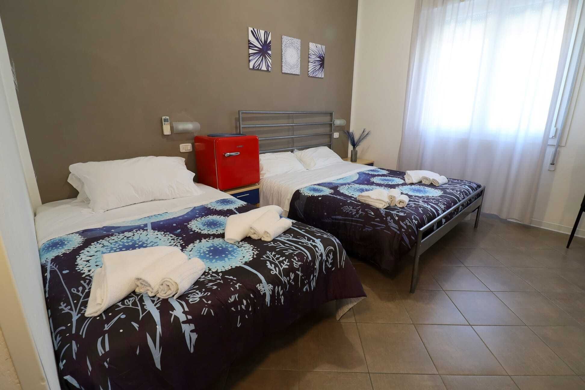 comfort triple room | 1 bedroom, desk, free wifi, bed sheets