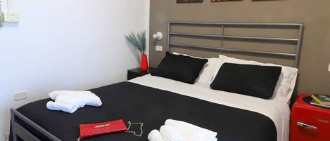 Escrivaninha, Wi-Fi de cortesia, roupa de cama