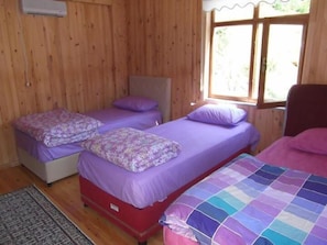 3 bedrooms, premium bedding, desk, soundproofing
