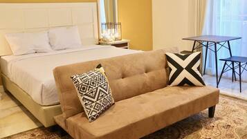 Quarto premier, 1 cama de casal | Escrivaninha, Wi-Fi de cortesia, roupa de cama