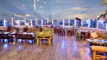 2 bars/lounges, rooftop bar