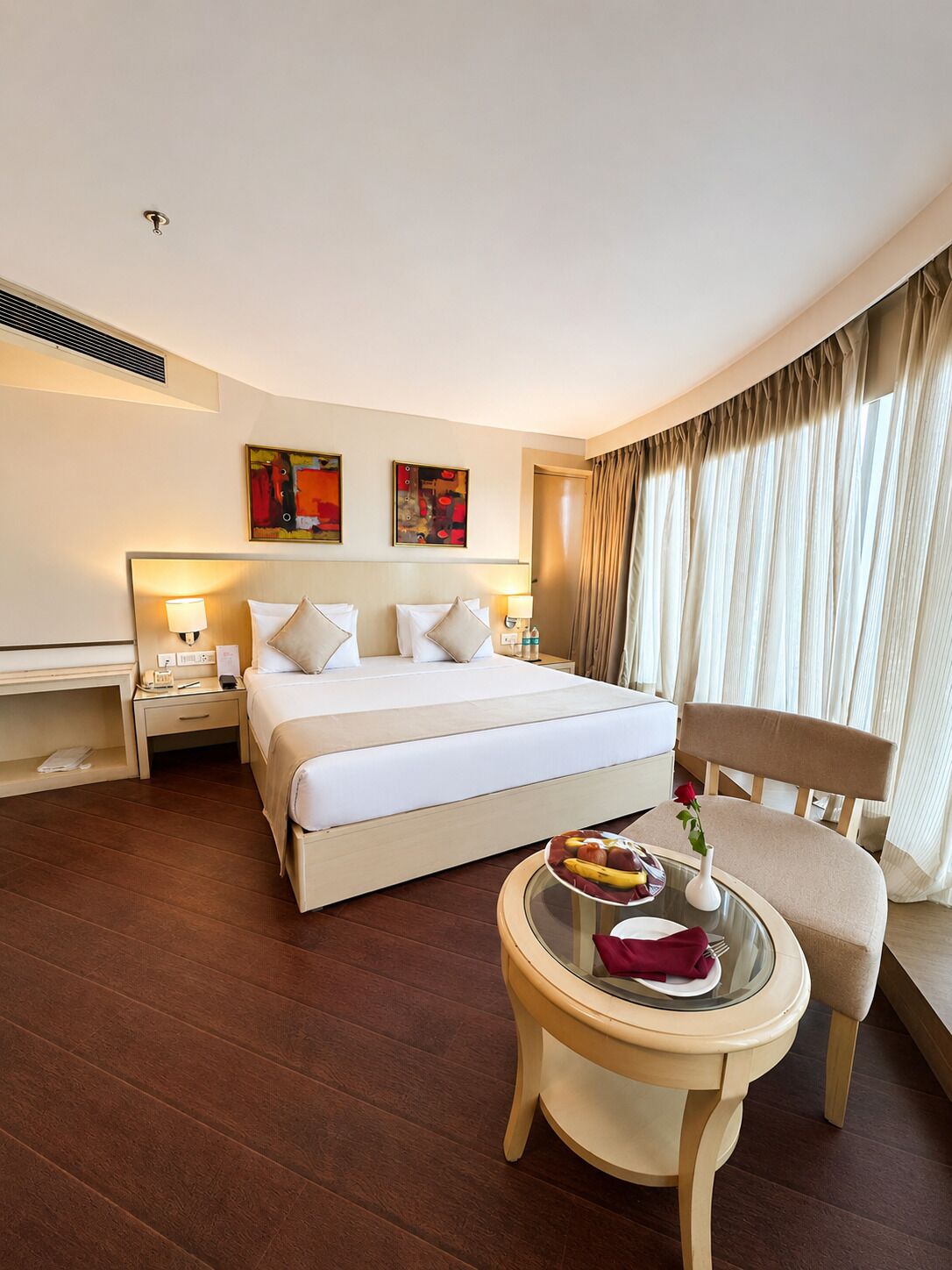 Executive Room, City View | 1 bedroom, minibar, in-room safe, desk