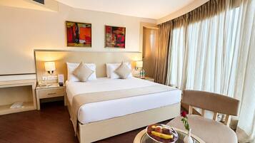 Executive Room, City View | 1 bedroom, minibar, in-room safe, desk