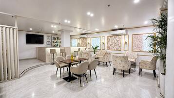 2 bars/lounges, rooftop bar