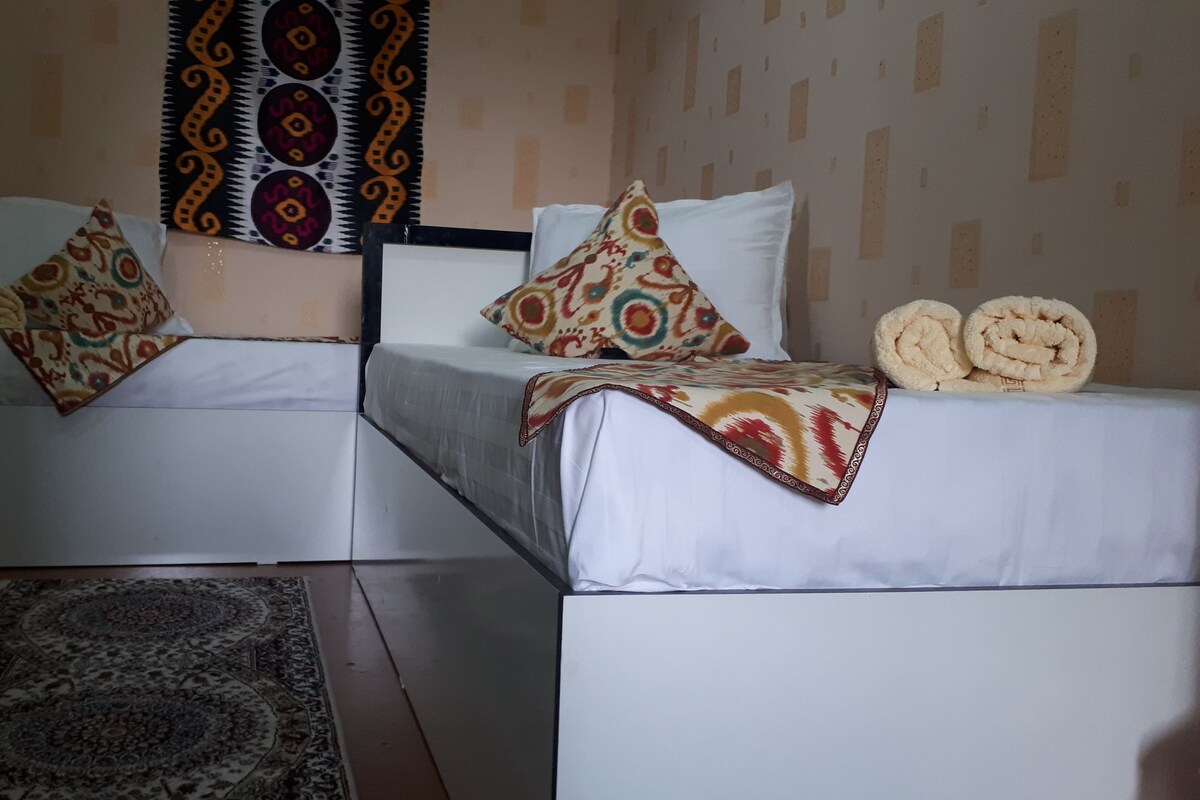 Standard Twin Room | Desk, blackout curtains, soundproofing, iron/ironing board