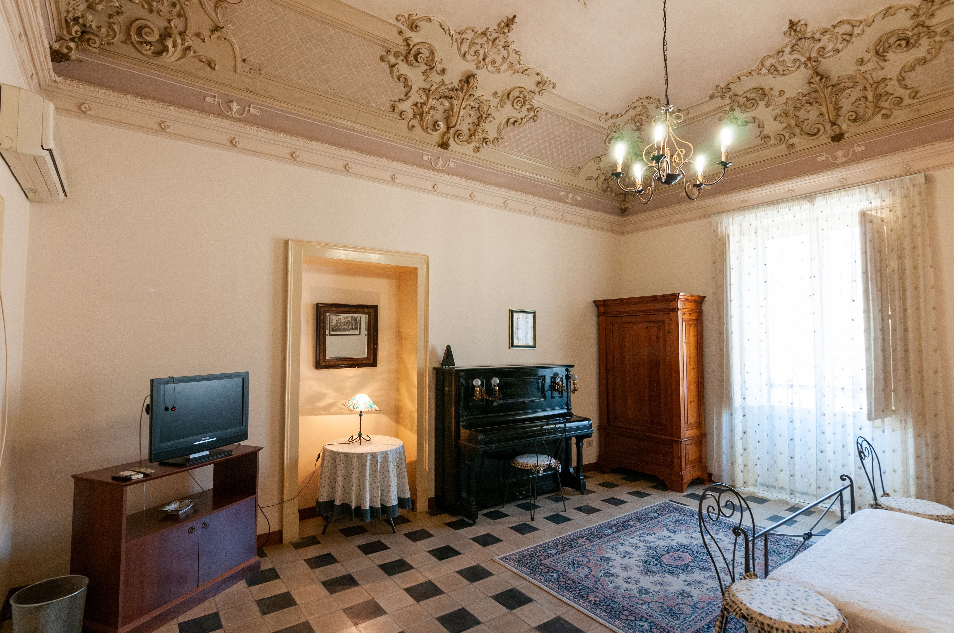 Triple Room | Desk, free WiFi, bed sheets