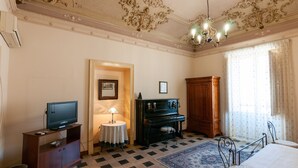 Triple Room | Desk, WiFi (free), bed sheets - Liberty Palace (Giarre)