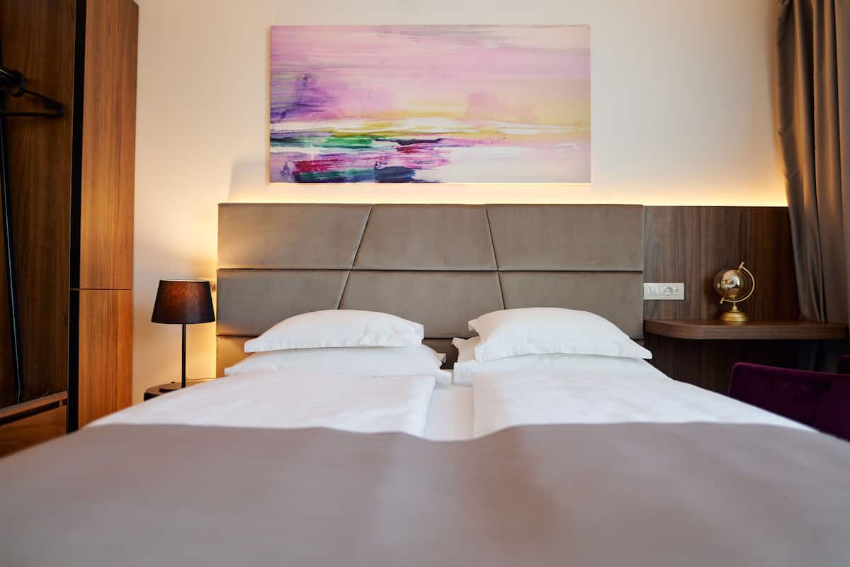1 Schlafzimmer, Minibar, Zimmersafe, Schreibtisch