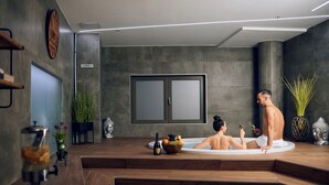 Un moderno espacio de spa con un jacuzzi, suelo de madera, un ventanal grande y un reloj fijado a la pared.