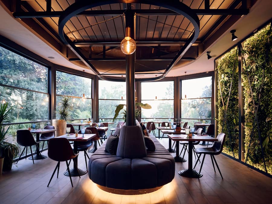 2 restaurants, breakfast, lunch served; local and international cuisine