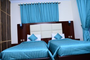 In-room safe, blackout curtains, soundproofing, iron/ironing board - Canari Hotel (Abbottabad)