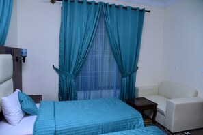 In-room safe, blackout drapes, soundproofing, iron/ironing board - Canari Hotel (Abbottabad)