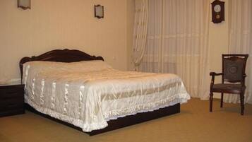 In-room safe, desk, blackout drapes, soundproofing