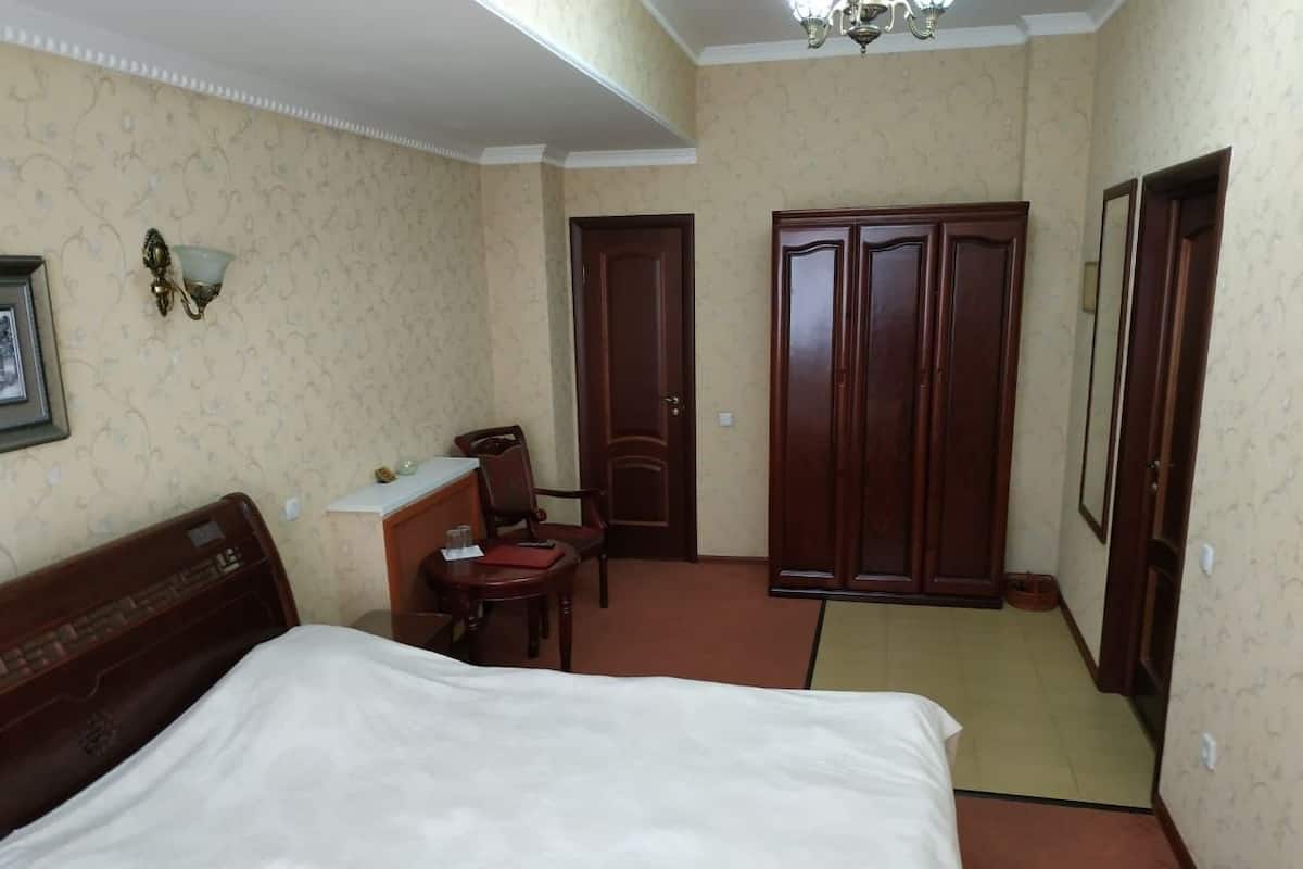 Standard Single Room | In-room safe, desk, blackout curtains, soundproofing
