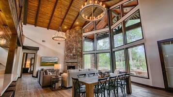 House, 4 Bedrooms | Private kitchen | Fridge, oven, coffee/tea maker, toaster