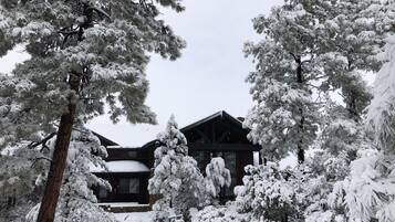 House, 4 Bedrooms | Exterior