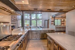 Rumah, 4 kamar tidur | Dapur pribadi | Lemari es, oven, mesin pembuat kopi/teh, dan pemanggang roti