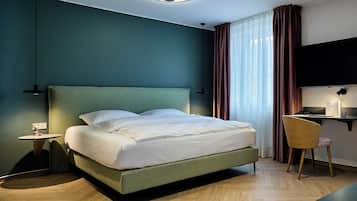 Junior-Doppelzimmer | Schreibtisch, laptopgeeigneter Arbeitsplatz, Babybetten