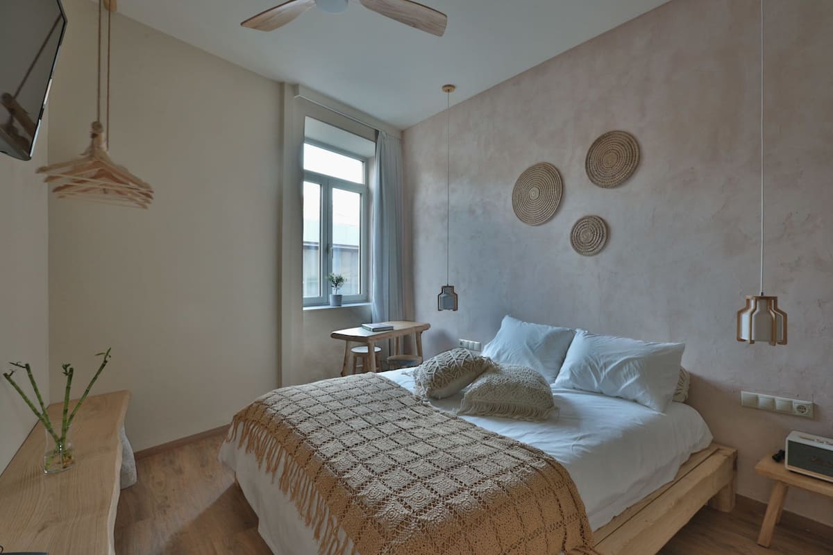 Chambre Double Deluxe, 1 grand lit, véranda, vue ville (Carmen) | Bureau, chambres insonorisées, lits bébé (gratuits), Wi-Fi gratuit