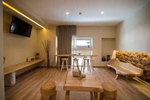 豪華開放式客房, 露台, 城市景觀 (Flora) | 起居區 | 智慧型電視