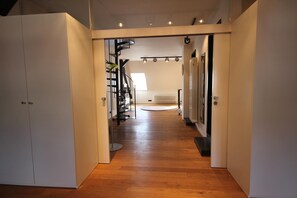 Design-Apartment, 2 Bäder, Stadtblick | Wohnbereich