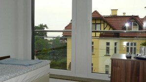 Seterika/papan seterika, Wi-fi percuma, cadar katil 