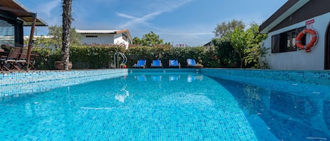 Piscine extérieure, piscine chauffée