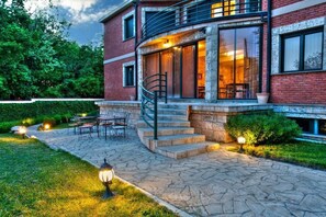 Property grounds - Belgrade Hills Villa and Suites (Belgrade)