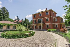 Exterior - Belgrade Hills Villa and Suites (Belgrade)