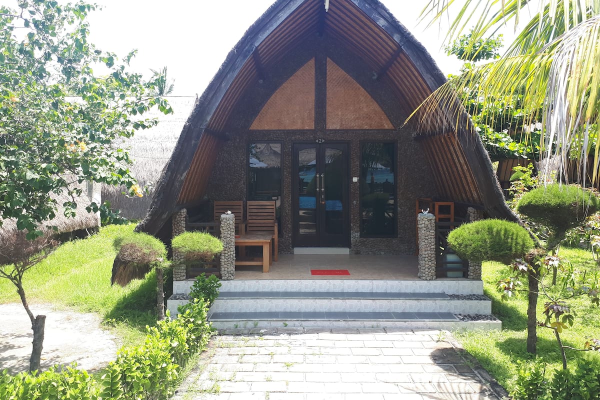Bungalow Superior, vista piscina | Minibar, una scrivania, letti aggiuntivi (a pagamento), Wi-Fi gratuito