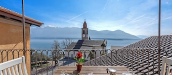 Red view apartment, Ronco sopra Ascona, Switzerland