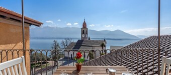 Red view apartment, Ronco sopra Ascona, Switzerland