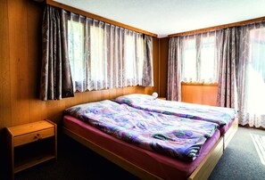 2 chambres, espace de travail pour ordinateur portable