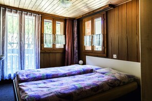2 bedrooms, laptop workspace, iron/ironing board, free cribs/infant beds - Haus Amour (Saas Grund)
