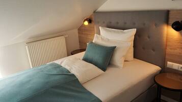 1 habitación, caja de seguridad en la habitación y escritorio