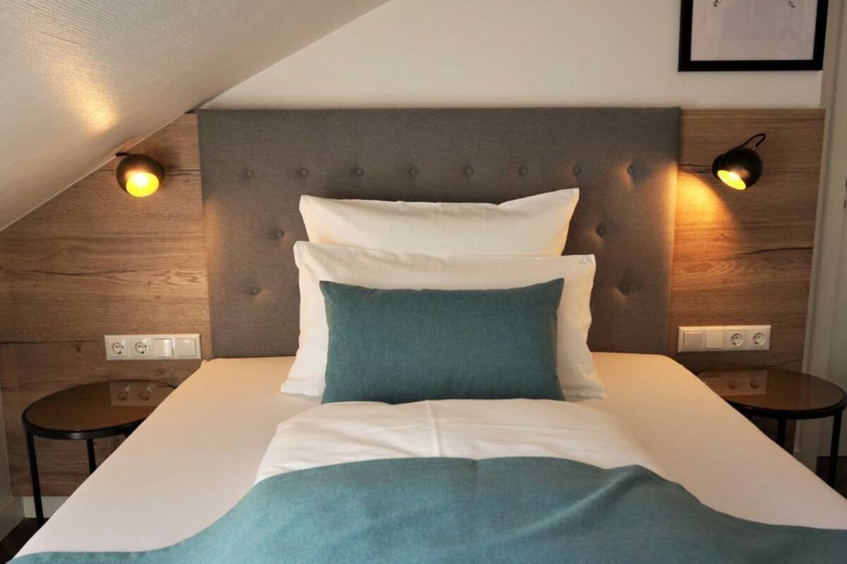 1 bedroom, in-room safe, desk, soundproofing