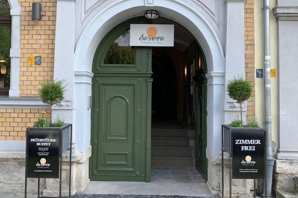 Vista frontal de la propiedad