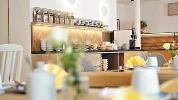 Petit déjeuner buffet (14.5 EUR par personne)