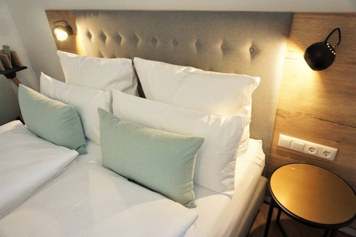 1 bedroom, in-room safe, desk, soundproofing
