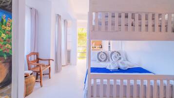 Kamar Quadruple Premier | Tirai kedap cahaya dan seprai linen