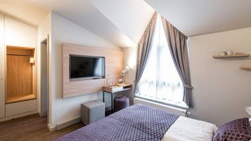 1 bedroom, in-room safe, individually decorated, desk