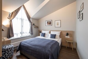 1 Schlafzimmer, Zimmersafe, individuell dekoriert, Schreibtisch