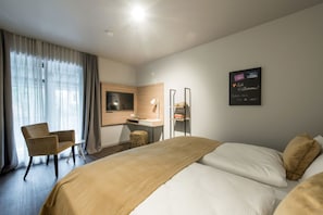 1 bedroom, in-room safe, individually decorated, desk - stattHotel (Weimar)