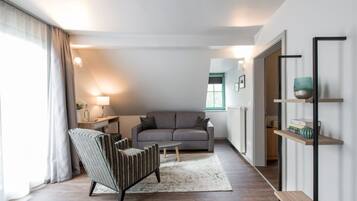 1 bedroom, in-room safe, individually decorated, desk