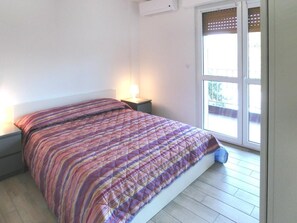 Cots/infant beds